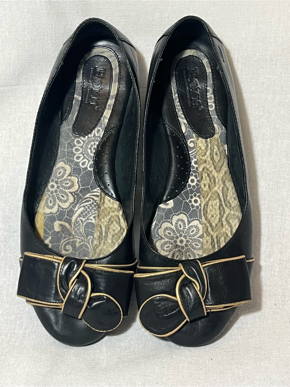 Born Oriel Black Leather Ballet Flats Women’s Size 10 Bow Gold Comfort Career